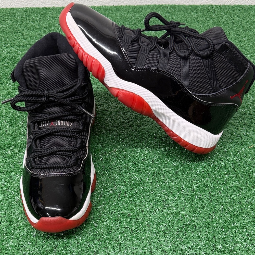 Air Jordan 11 Retro Playoff Breds Mens size 10. Good Condition 378037-061 2019